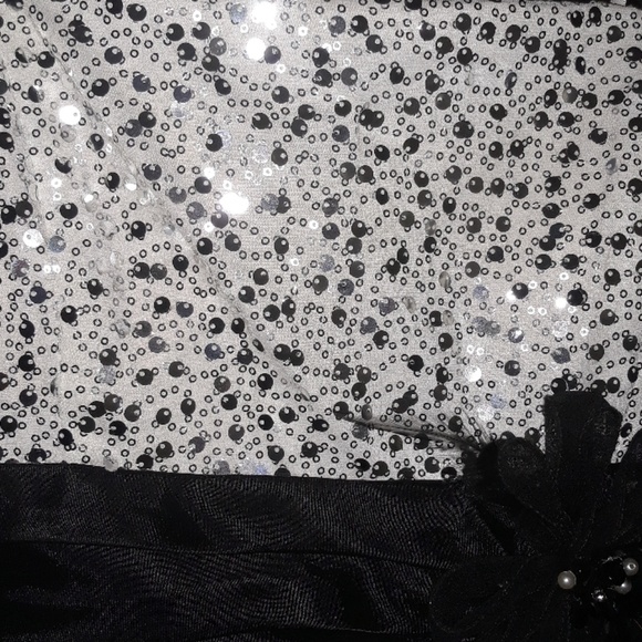 A short City Triangles prom dress with poofy skirt - Picture 3 of 8